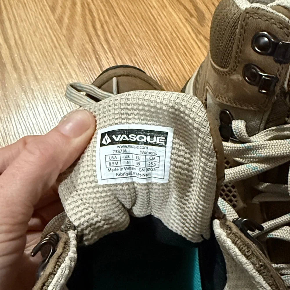 NWT Vasque Talus AT UltraDry Hiking Boot - Women's - Picture 3 of 9